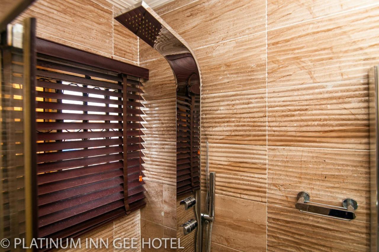 Platinum Inn Gee Hotel Suru Lere Екстериор снимка
